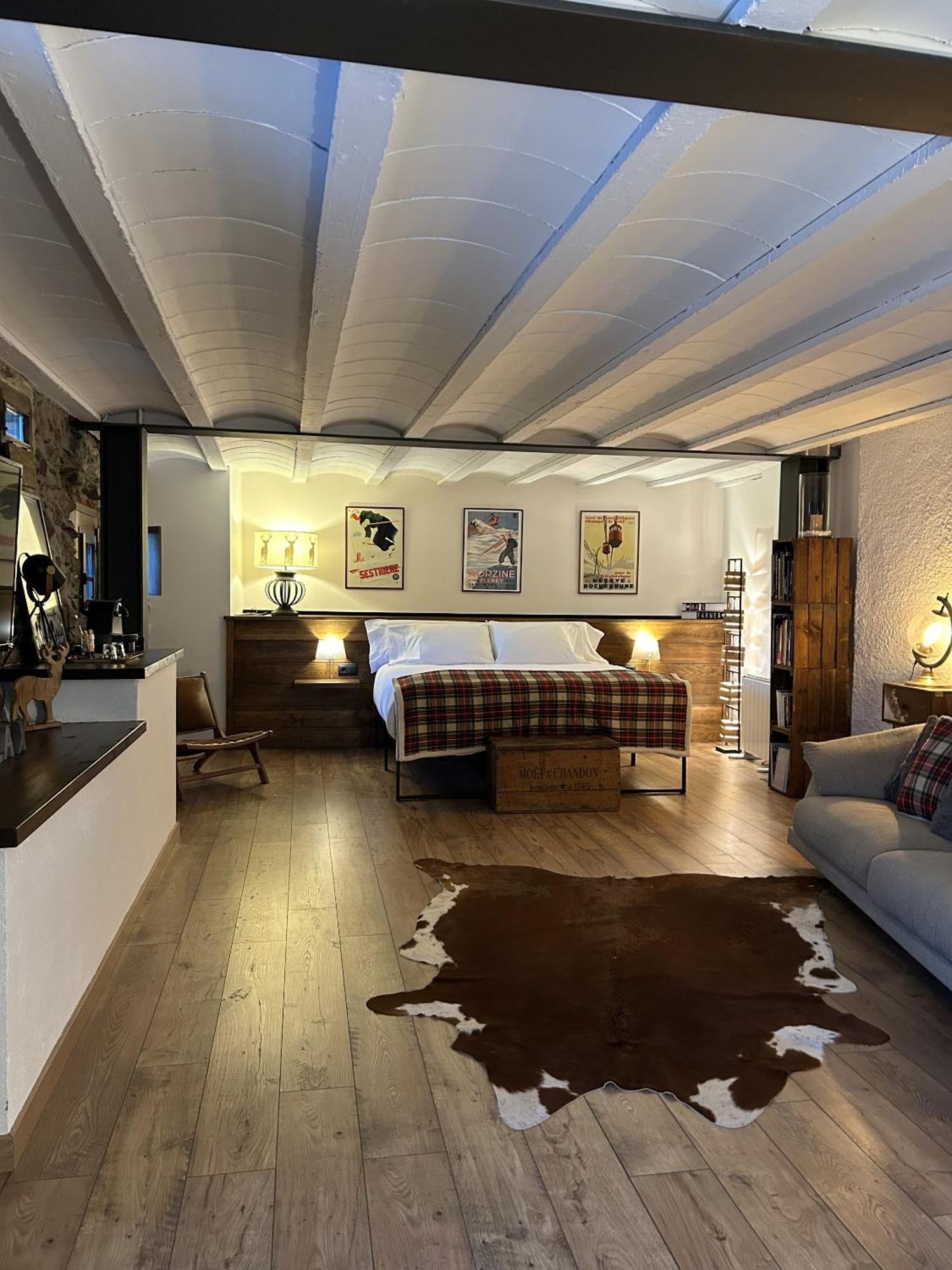 Mas Farner - Adults Only Bed & Breakfast Llivia Room photo