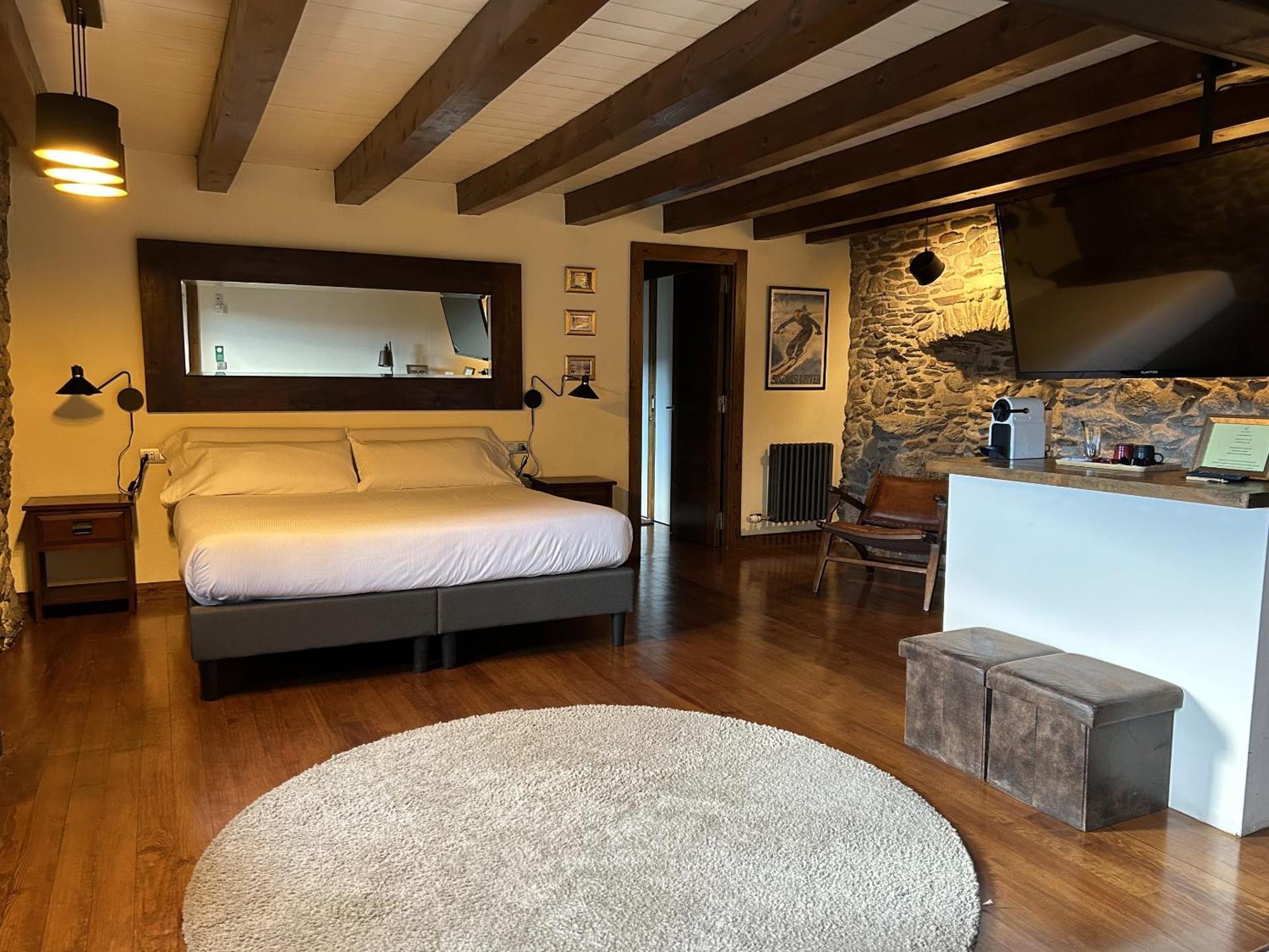 Mas Farner - Adults Only Bed & Breakfast Llivia Room photo